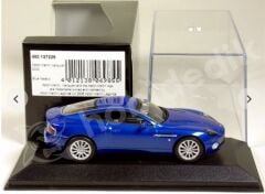 Minichamps 1:43 Aston Martin Vanquish 2002 – Aviemore Blue Metalik (400137225) | Die-cast Model Araba