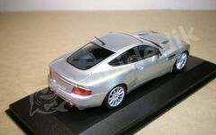 Minichamps 1:43 Aston Martin Vanquish S 2004 – Silver (400137240) | Die-cast Model Araba