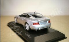 Minichamps 1:43 Aston Martin Vanquish S 2004 – Silver (400137240) | Die-cast Model Araba