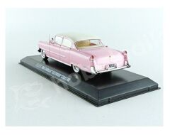 Elvis Presley's 1955 Pink Cadillac Fleetwood Series 60 (figür yok)
