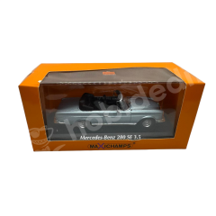 Minichamps 1:43 Mercedes-Benz 280 SE 3.5 Cabriolet (W111, 1970) Light Blue Metallic (940038131) | Die-cast Model Araba