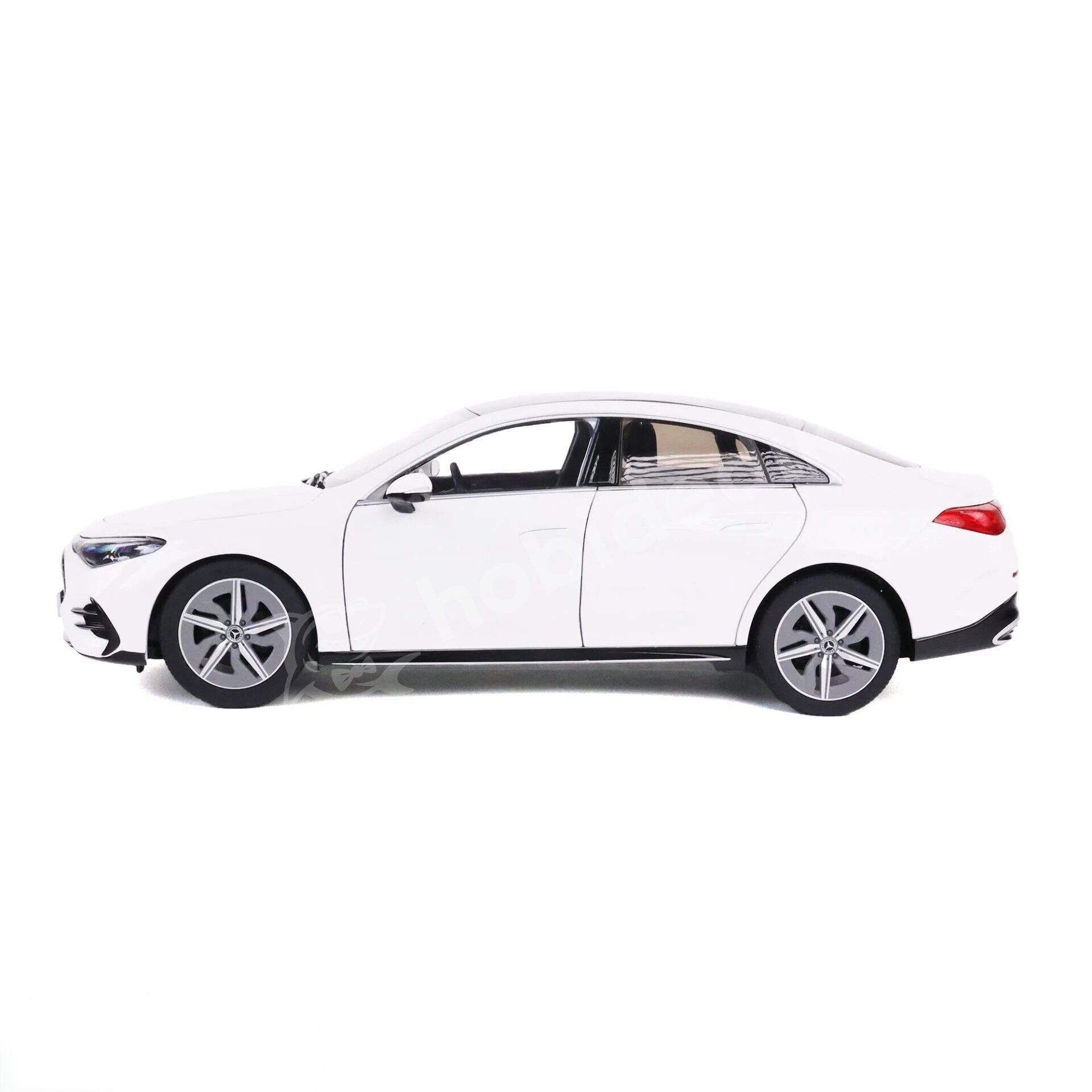 NZG 1:18 Mercedes-Benz CLA (C174) BEV 2025 Beyaz (B66960843)
