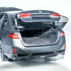 Minichamps 1:18 BMW 5-SERIES i5 (G60) 2023 Matt Grey (110023401) | Model Araba