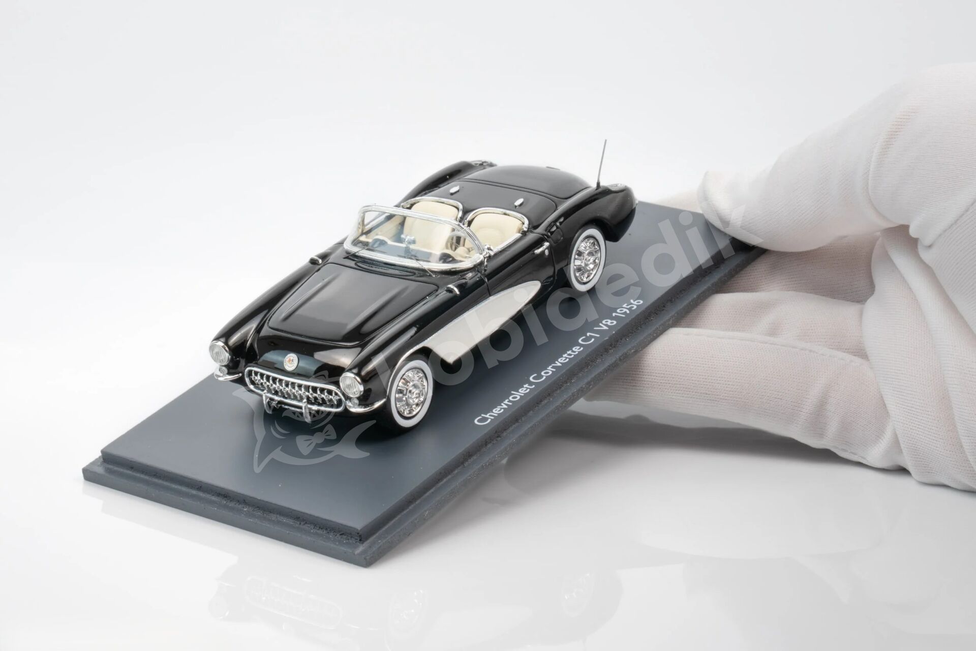 Schuco 1:43 Chevrolet Corvette C1 V8 1956 (43U00046) | Model Araba