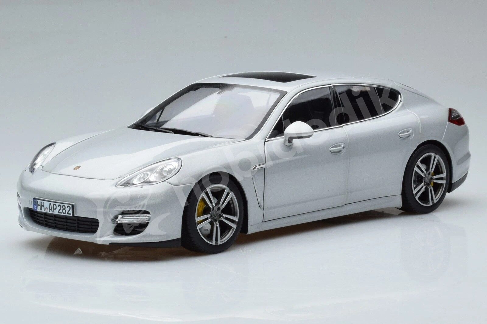 Norev 1:18 Porsche Panamera Turbo 2009 Silver (187609) | Model Araba
