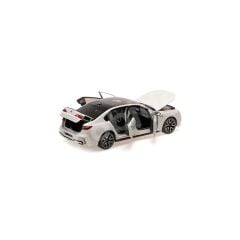 Minichamps 1/18 BMW I7 M70 G70 2024 - Beyaz Metalik - 110 023702
