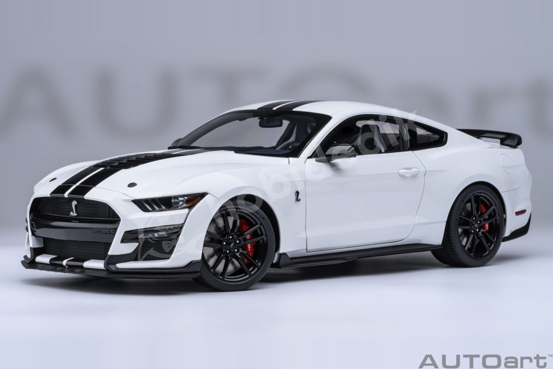 Autoart 1/18 Ford Mustang Shelby GT500 (Oxford White) - 73095