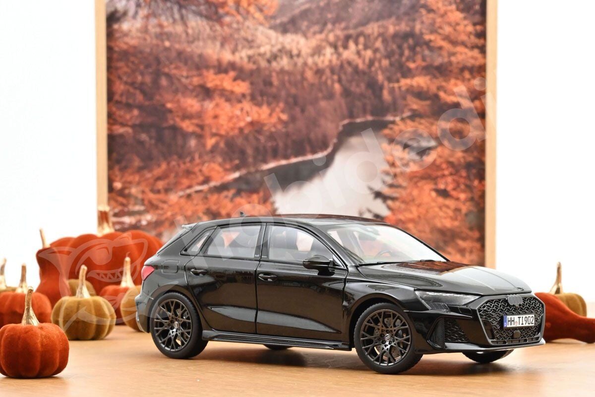 Norev 1/18 Audi RS 3 2025 Myth Black Metallic - 188388